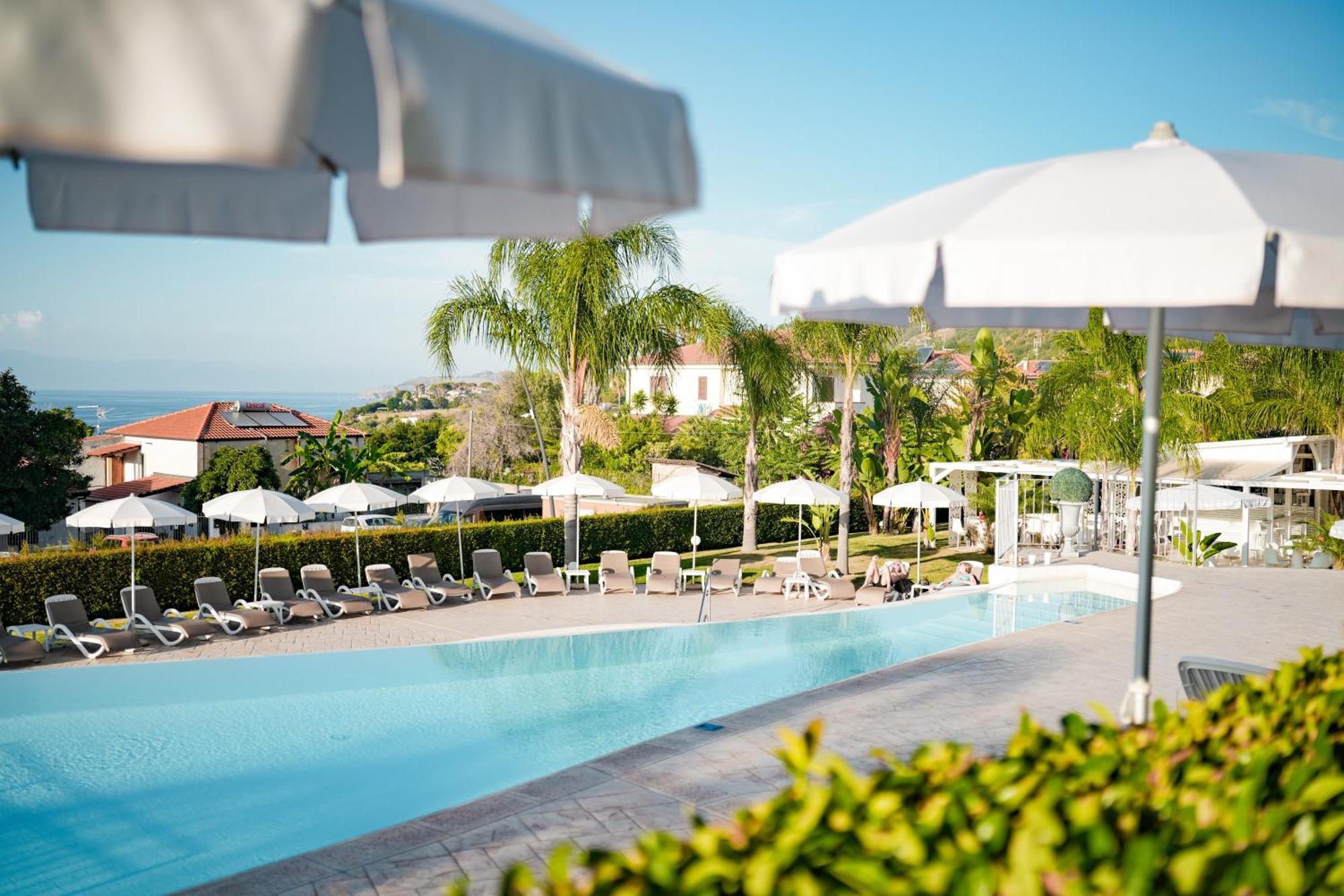Sentido Michelizia Tropea Resort Bagian luar foto