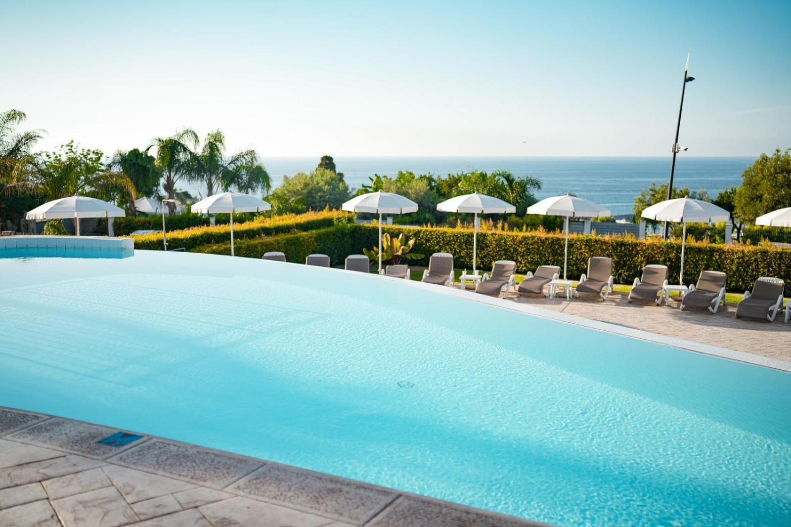 Sentido Michelizia Tropea Resort Bagian luar foto
